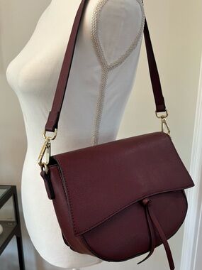 Cameleon Zoey Bag Concealed Carry Bag, Half Moon Shape, Burgundy